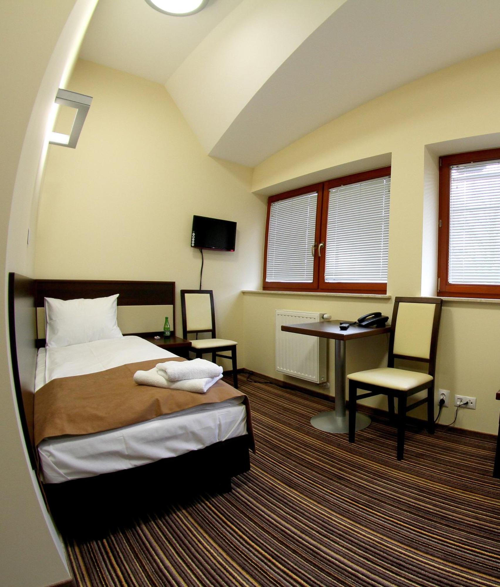 Hotel Aviator Kielce "Business Hotel Medical & Spa" Habitación foto
